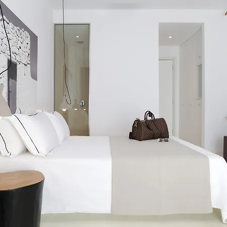 ليفين ميكونوس 4*